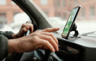 Uber assina acordo para combater violência contra mulheres