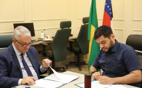 UEA e Sistema Encontro das Águas assinam termo de cooperação para exibir aulas do Pré-Vest