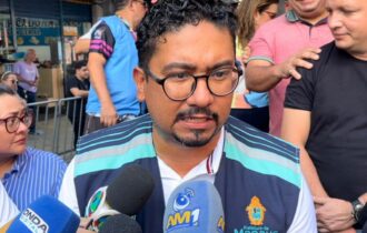 Secretário de Feiras chama rivais de David de 'almofadinhas'