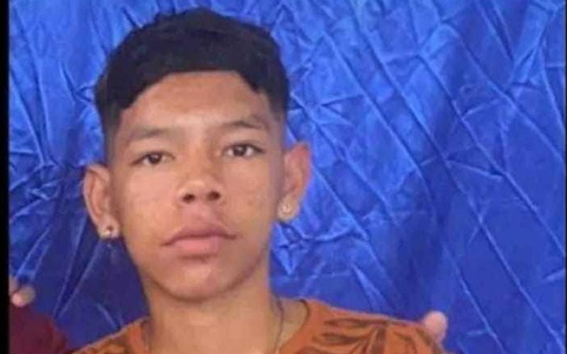 Família diz que jovem foi raptado em campo do Parque São Pedro, em Manaus