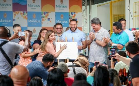 Após 30 anos sem reforma, Prefeitura reinaugura escola na zona ribeirinha