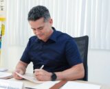 David Almeida assina a nomeação de aprovados no concurso da Semsa