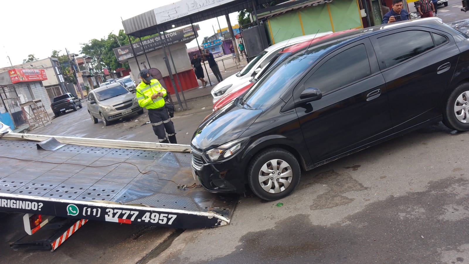 Veículos são apreendidos em estacionamento irregular na zona Norte