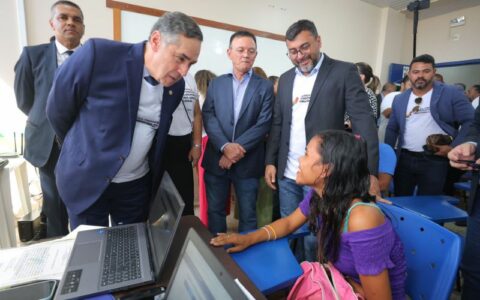 No sul do AM, Barroso participa de evento itinerante de cidadania