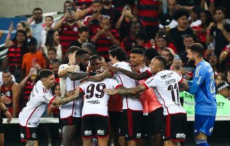Com casa lotada, Flamengo atropela Vasco da Gama por 6 a 1