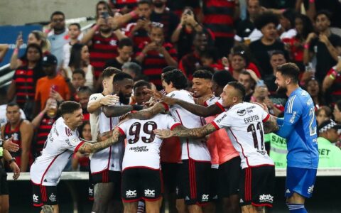 Com casa lotada, Flamengo atropela Vasco da Gama por 6 a 1