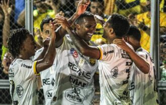 Amazonas FC vence Coritiba e pula para a zona de classificação da Série B