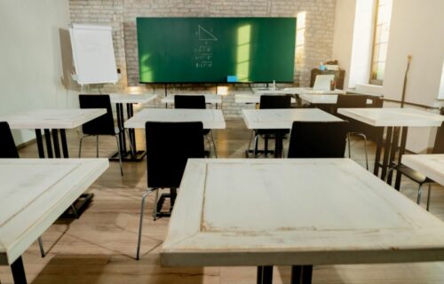 Professor é agredido após pedir que aluna guardasse celular em sala de aula no interior do Amazonas