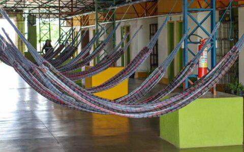 Hotel de Rede é opção de hospedagem econômica na Ilha Tupinambarana