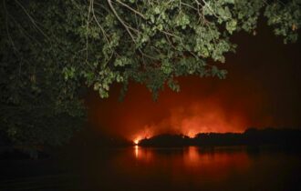 Incêndio se alastra no Pantanal durante festa de São João em Corumbá