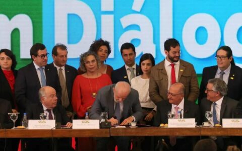 Lula sanciona taxação de compras internacionais