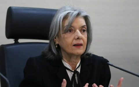 Ministra questiona lei que proíbe mulheres trans de usar banheiros femininos
