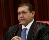 TSE atende Flávio e manda suspender canal do whatsapp Exército do Lula