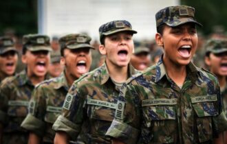 Mulheres alistamento militar