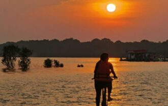 'Hidrobike': modalidade oferece experiência imersiva na Amazônia