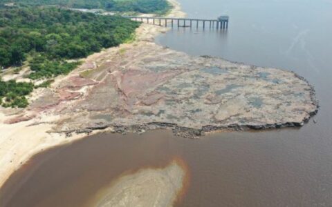 Rio Negro está a 21 centímetros de atingir a cota mínima já registrada