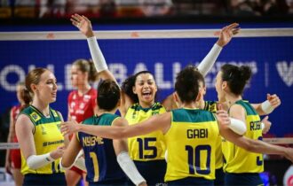 Seleção feminina de vôlei arrasa Turquia e conquista feito inédito na Liga das Nações