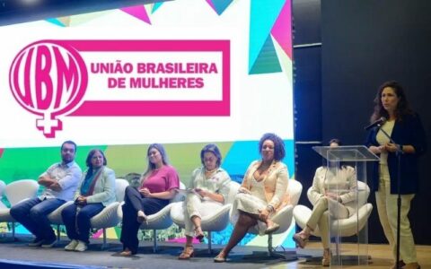 União Brasileira de Mulheres chega a Manaus e inicia campanha por justiça a palhaça Jujuba