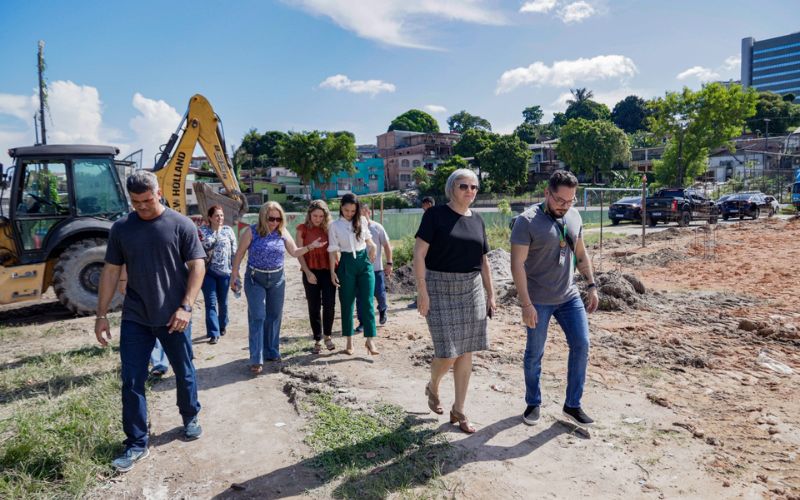 Representantes dos governos do AM e federal visitam obras da ‘Casa da Mulher Brasileira’
