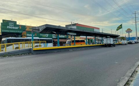 Parada de ônibus - zona leste