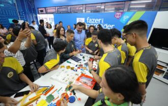 Wilson Lima entrega escola revitalizada no bairro Cidade Nova