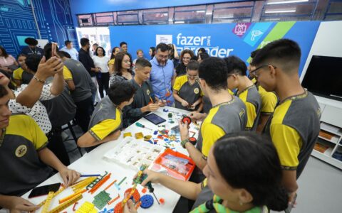 Wilson Lima entrega escola revitalizada no bairro Cidade Nova