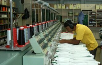 Sete das 10 atividades econômicas tiveram contratações no trimestre até maio, aponta IBGE