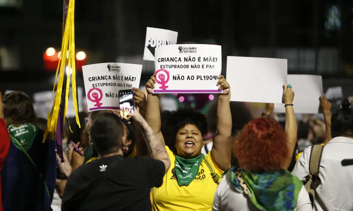 ‘PL da Gravidez Infantil’ causa indignação entre ativistas de Manaus