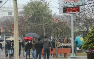 Semana começa com queda de temperaturas e ventos fortes no Sul