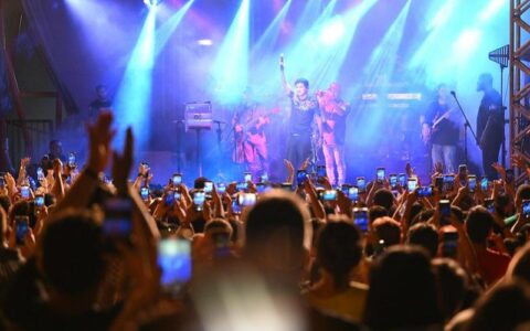 No Dia dos Namorados, prefeitura reúne 2,5 mil pessoas em show de Jorge Vercillo