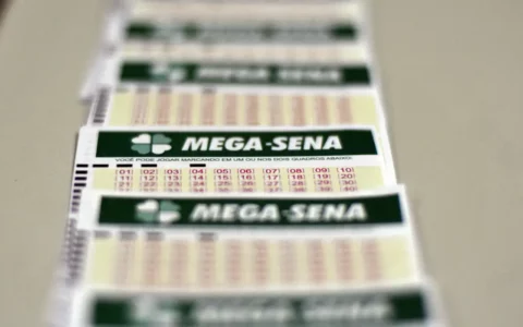 Mega-Sena vai sortear prêmio de R$ 100 milhões na próxima quinta-feira