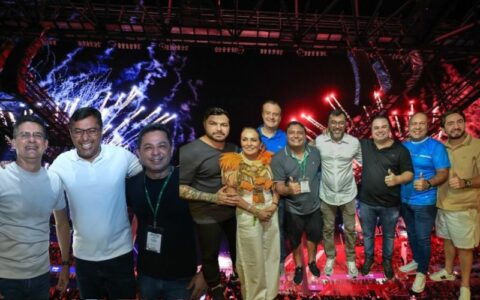 Festival de Parintins vira vitrine e palco de alianças políticas