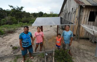 placas solares em comunidade ribeirinha de Parintins