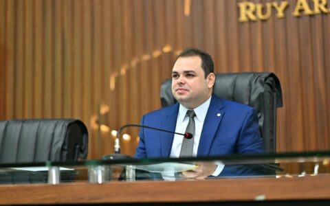 Relembre manobras polêmicas que tornaram Roberto Cidade presidente da Aleam até 2026