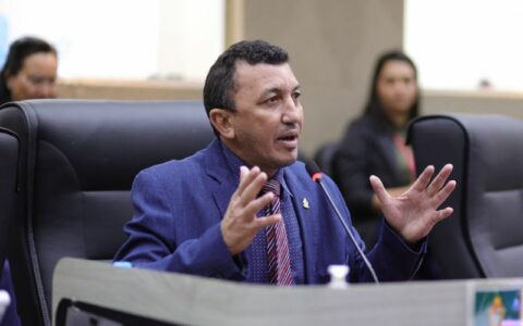 Sassá alega atraso de salário dos servidores da Saúde do AM, mas não apresenta solução