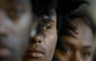 Homens negros morrem 4 vezes mais por arma de fogo do que brancos