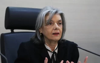 Cármen Lucia toma posse na presidência do TSE