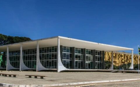 STF: maioria vota por condenar réu que destruiu relógio no Planalto