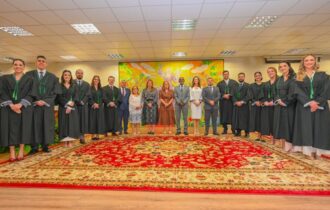 TRT-11 empossa 12 novos juízes substitutos