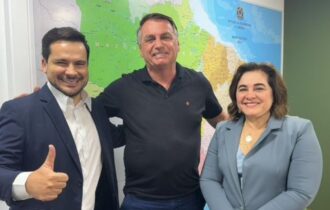 Alberto Neto parte para o ataque ao ver Menezes com rival