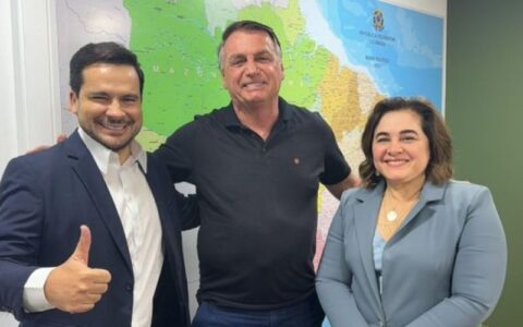 Alberto Neto parte para o ataque ao ver Menezes com rival