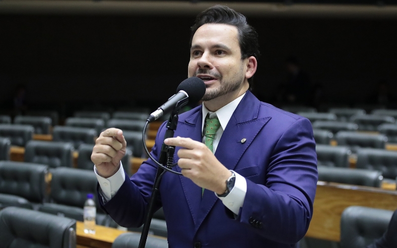 Alberto Neto alerta sobre texto da reforma tributária