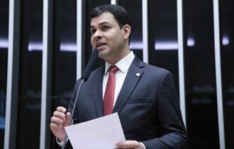 Amizade com Davi Almeida pode prejudicar Saullo Vianna ?