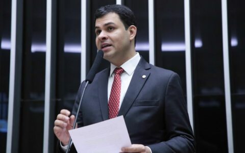 Amizade com Davi Almeida pode prejudicar Saullo Vianna ?