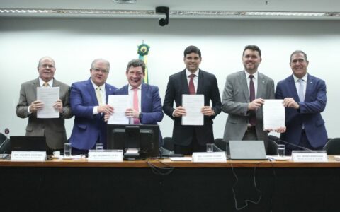 Deputados adicionam carros elétricos e jogos de azar no texto da Reforma Tributária