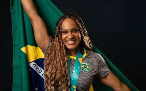 Rebeca Andrade é celebrada por lendas do esporte brasileiro