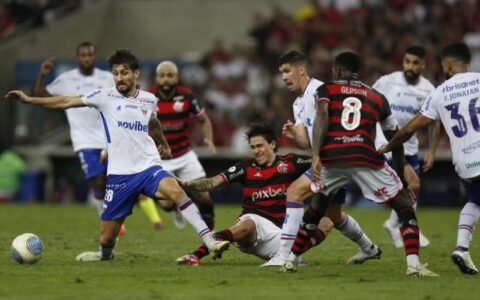 Fortaleza surpreende e tira Flamengo da liderança do Brasileirão