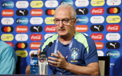 Brasil tem qualidade para voltar a figurar entre equipes mais respeitadas do mundo, diz Dorival