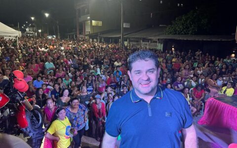 Prefeito de Barreirinha, Glênio Seixas é multado por contratar cantor de forró