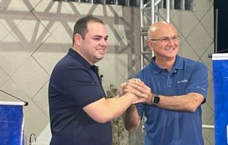 Menezes é anunciado como pré-candidato a vice-prefeito de Roberto Cidade